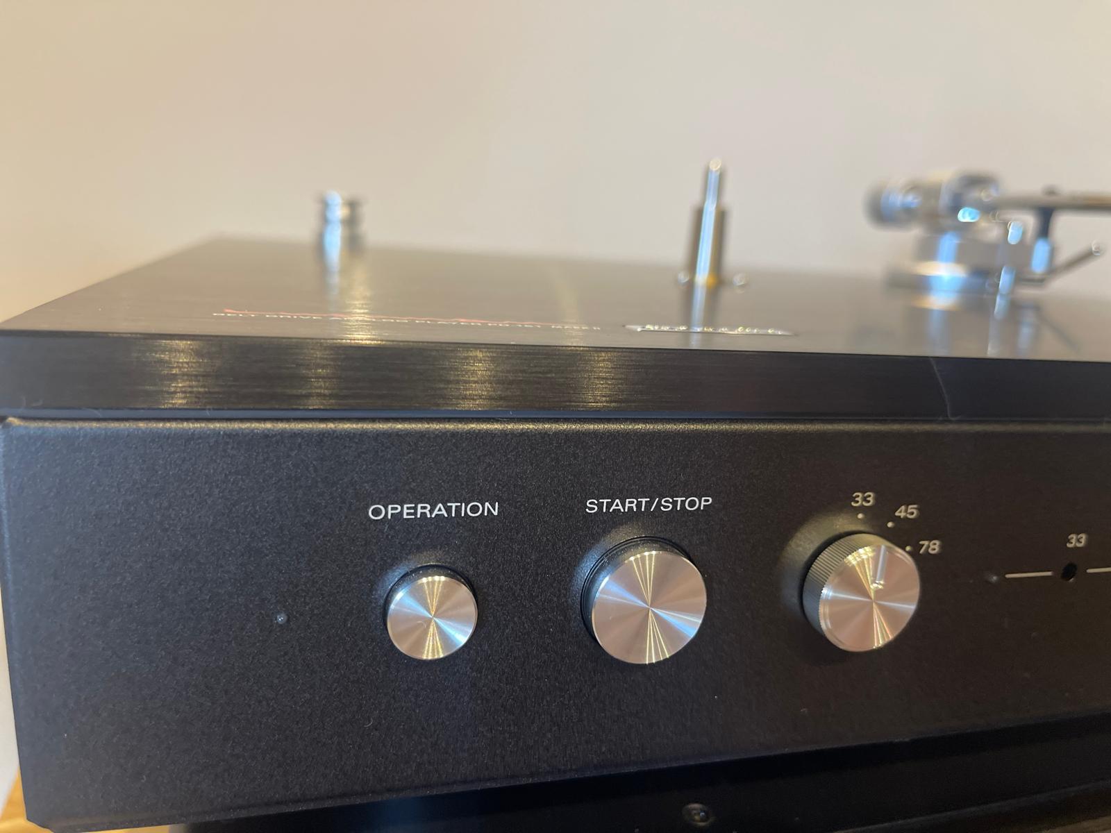 Clearance: Customer Return Luxman PD-151 MKII Turntable (Gloss Black)