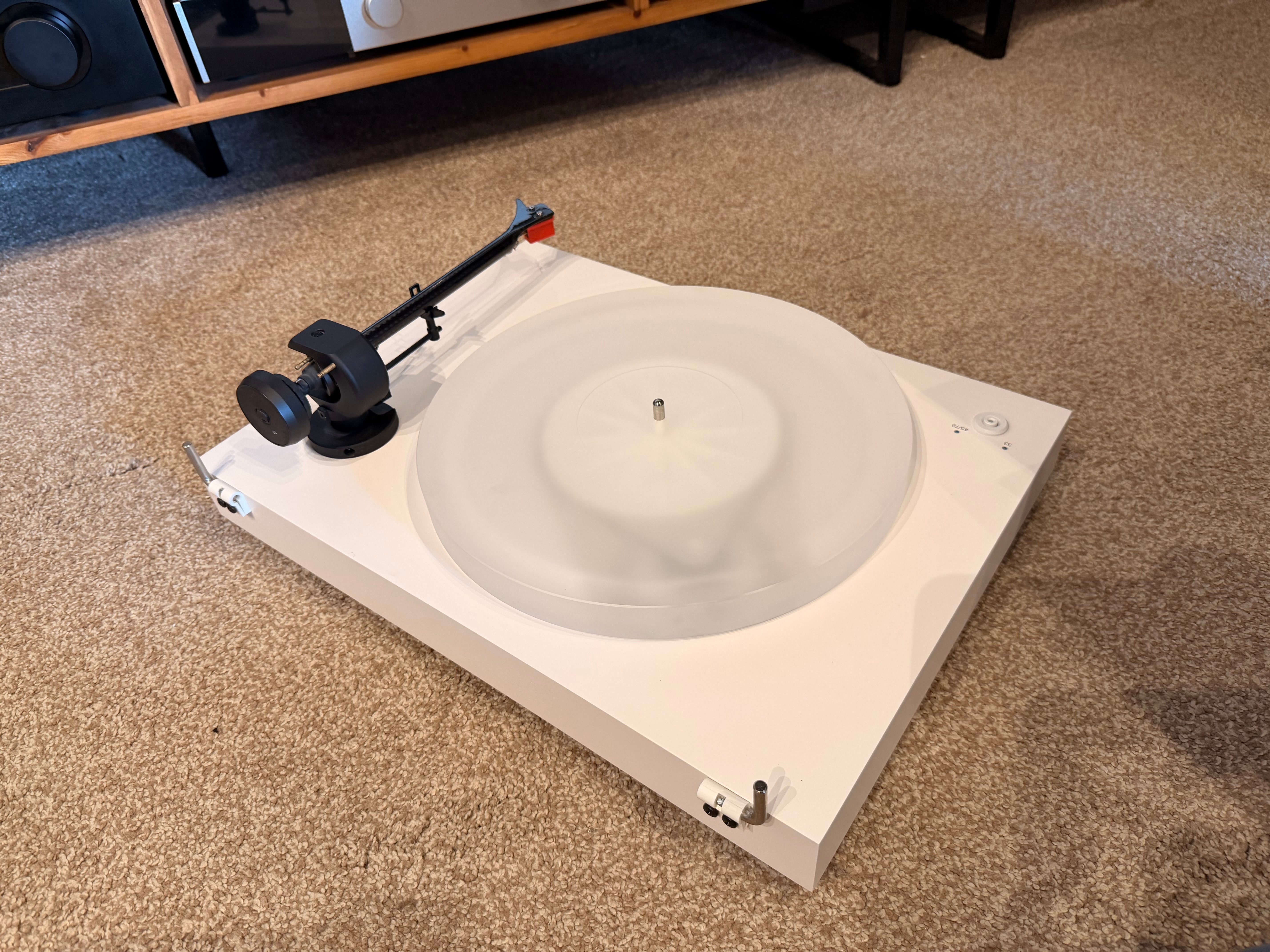 Clearance: Ex-Display Pro-Ject Audio X2 B turntable with Ortofon Quintet Red Cartridge (White)