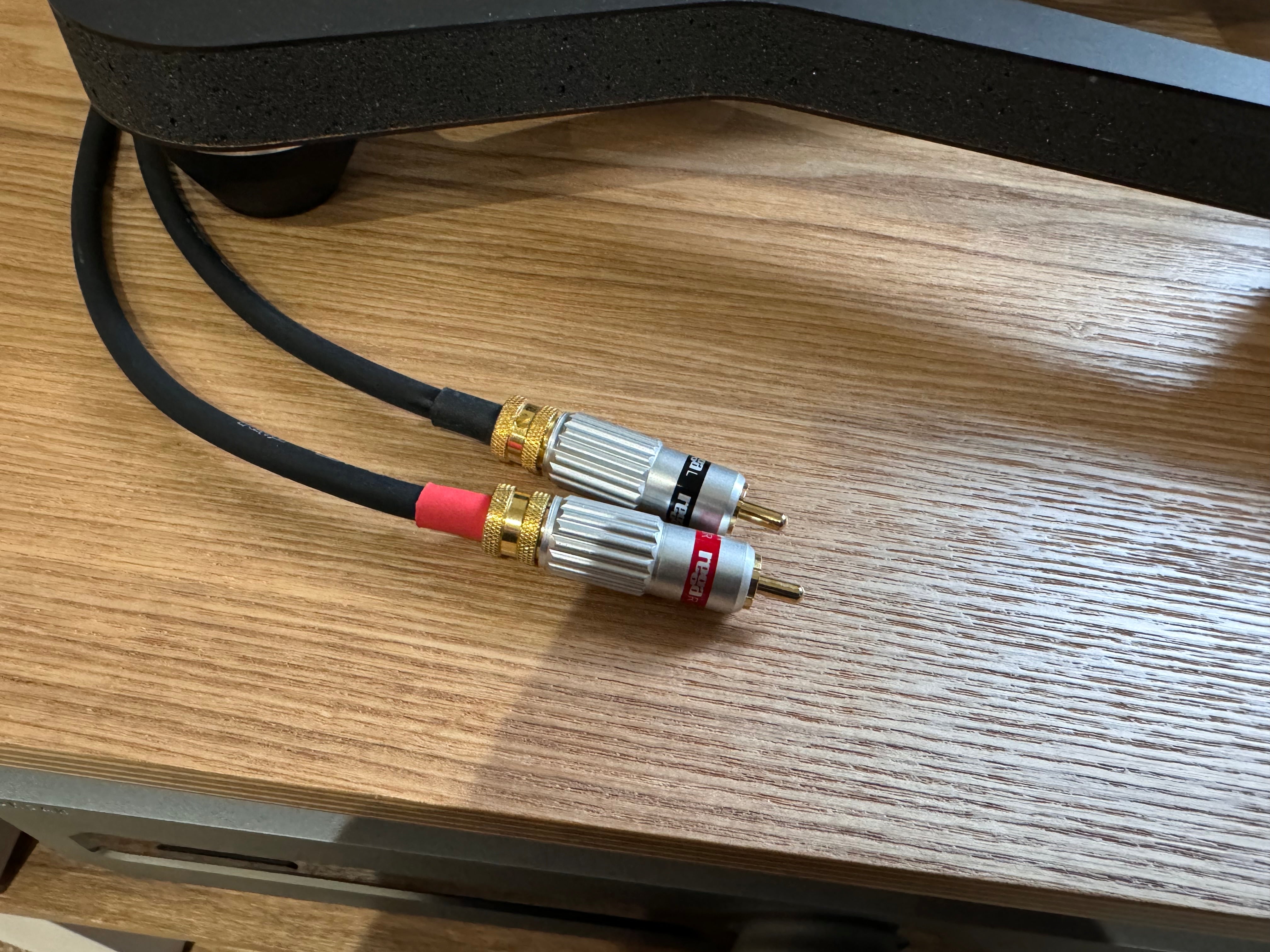 Clearance: REGA Planar 8 turntable with Neo MK2 PSU