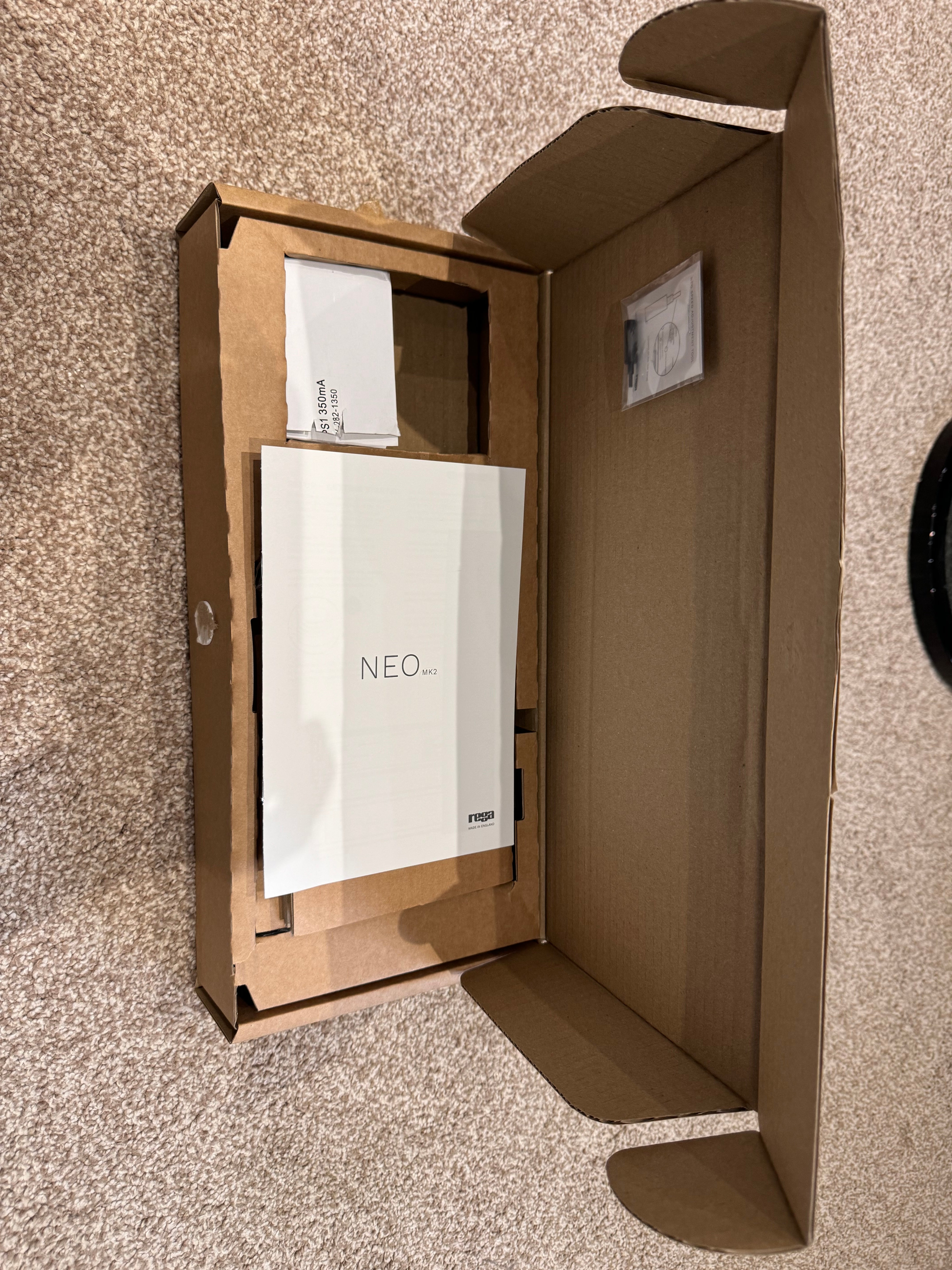 Clearance: REGA Planar 8 turntable with Neo MK2 PSU