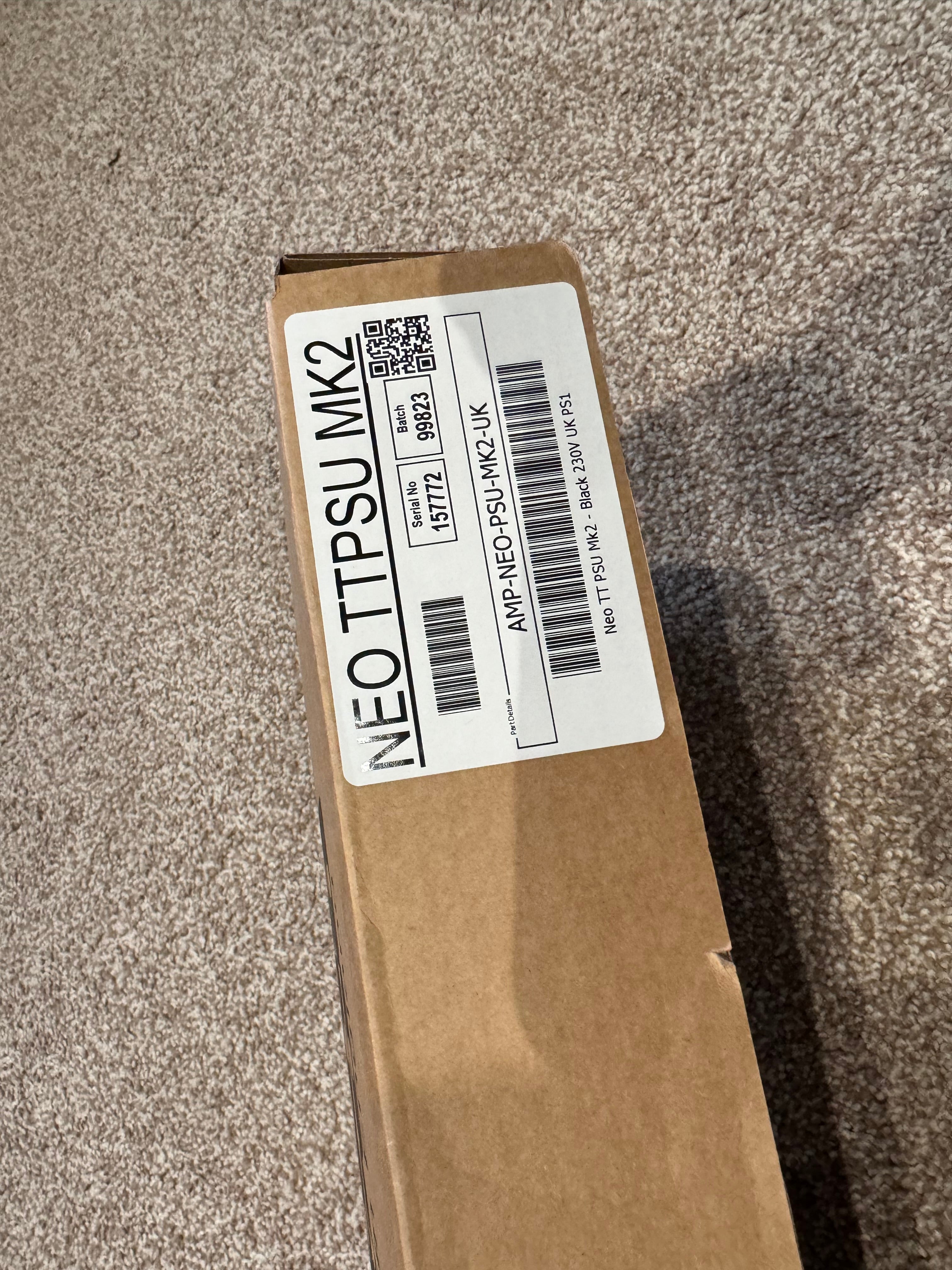 Clearance: REGA Planar 8 turntable with Neo MK2 PSU