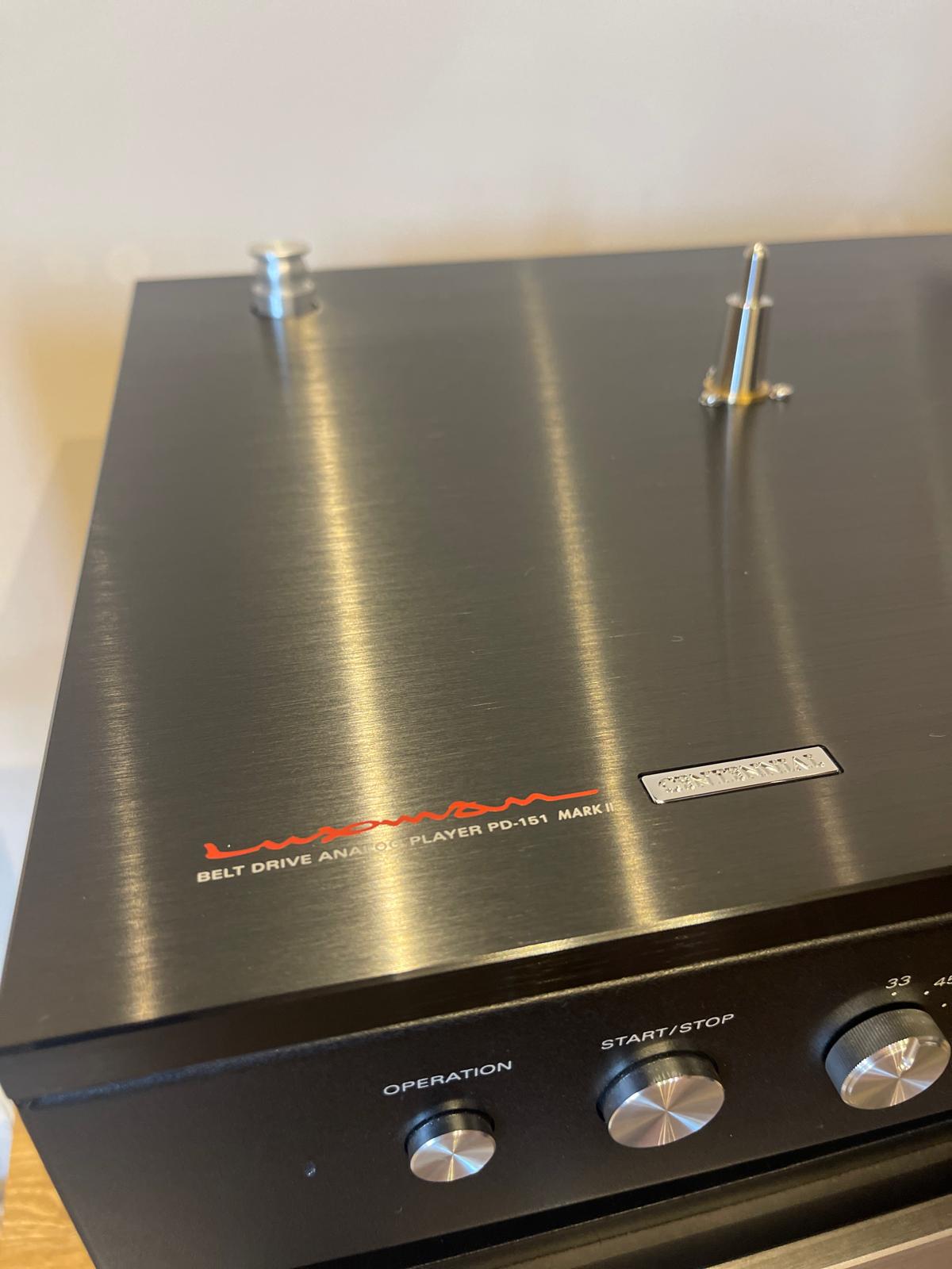 Clearance: Customer Return Luxman PD-151 MKII Turntable (Gloss Black)