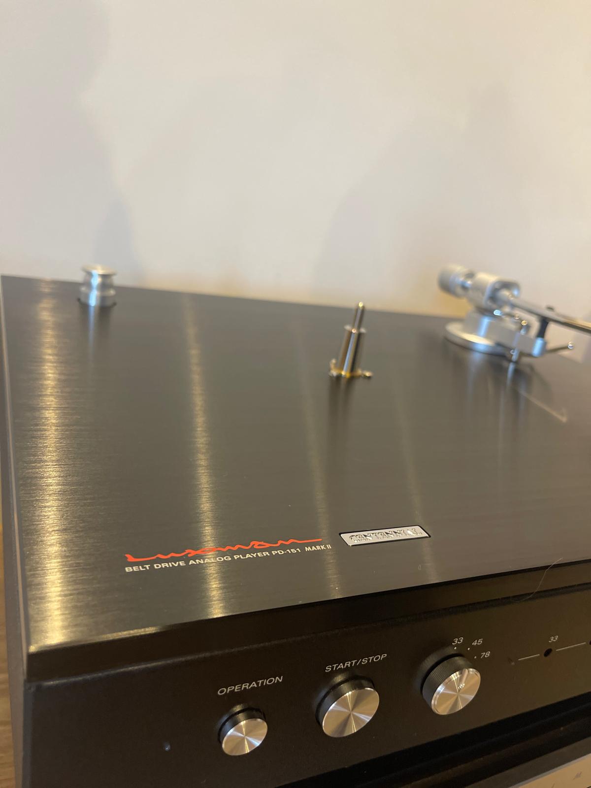 Clearance: Customer Return Luxman PD-151 MKII Turntable (Gloss Black)