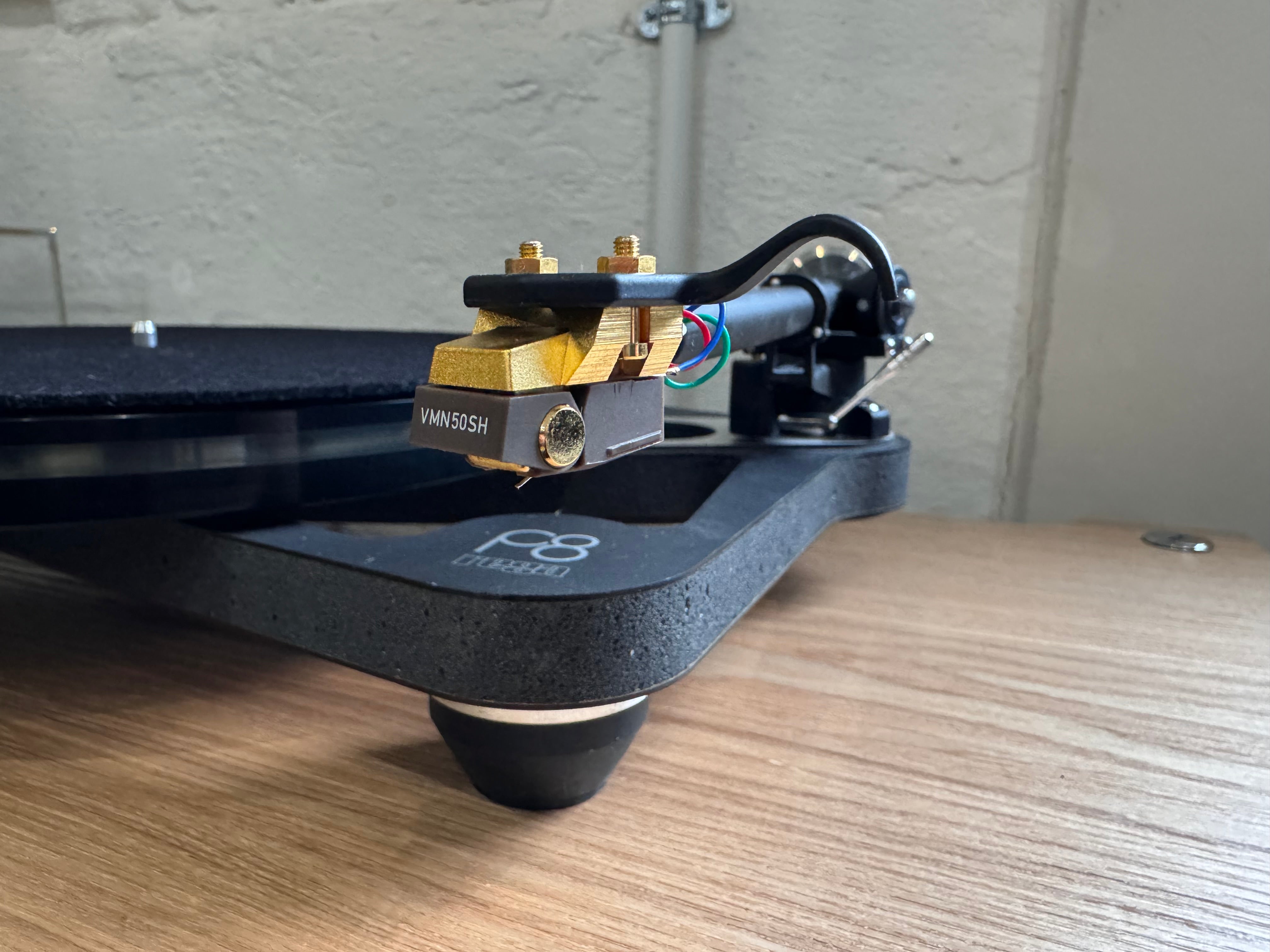 Clearance: REGA Planar 8 turntable with Neo MK2 PSU