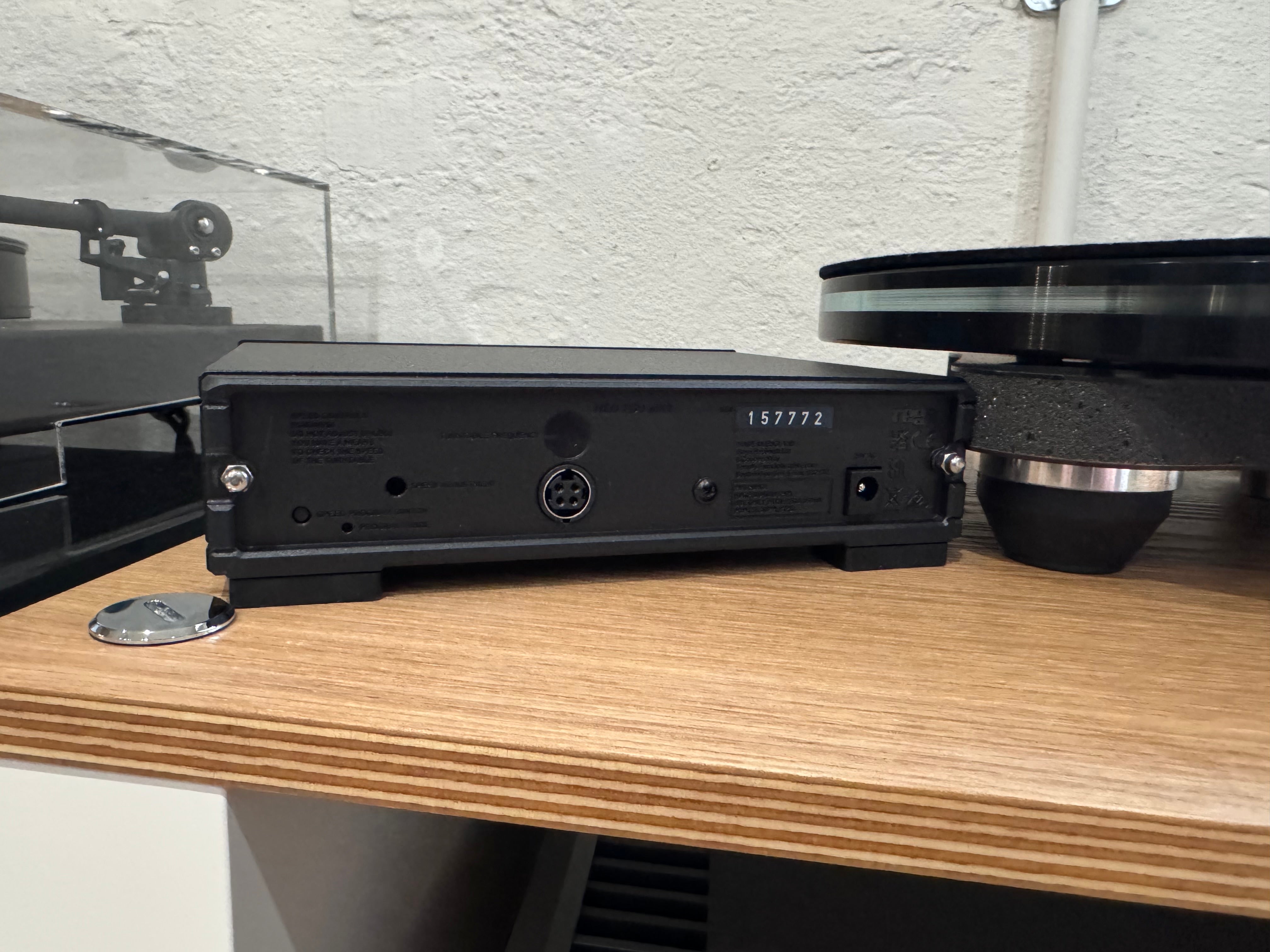 Clearance: REGA Planar 8 turntable with Neo MK2 PSU