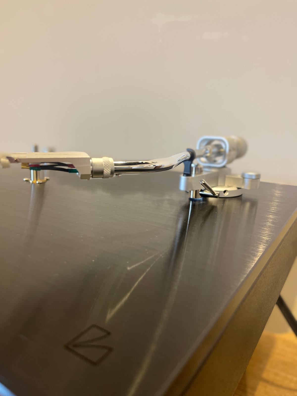 Clearance: Customer Return Luxman PD-151 MKII Turntable (Gloss Black)