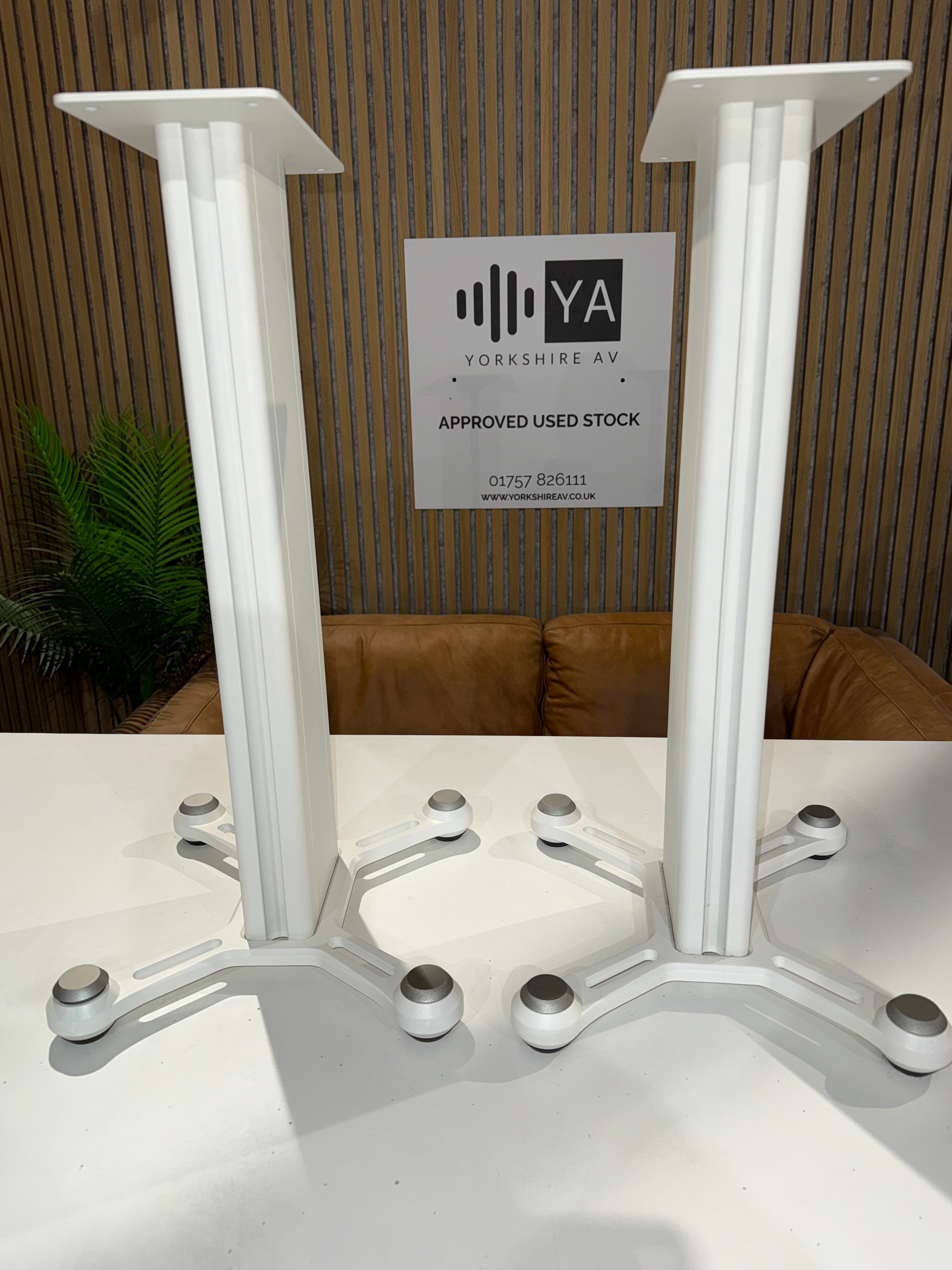 Clearance: Part-Exchange Monitor Audio Gold 100 5G with stands (white)