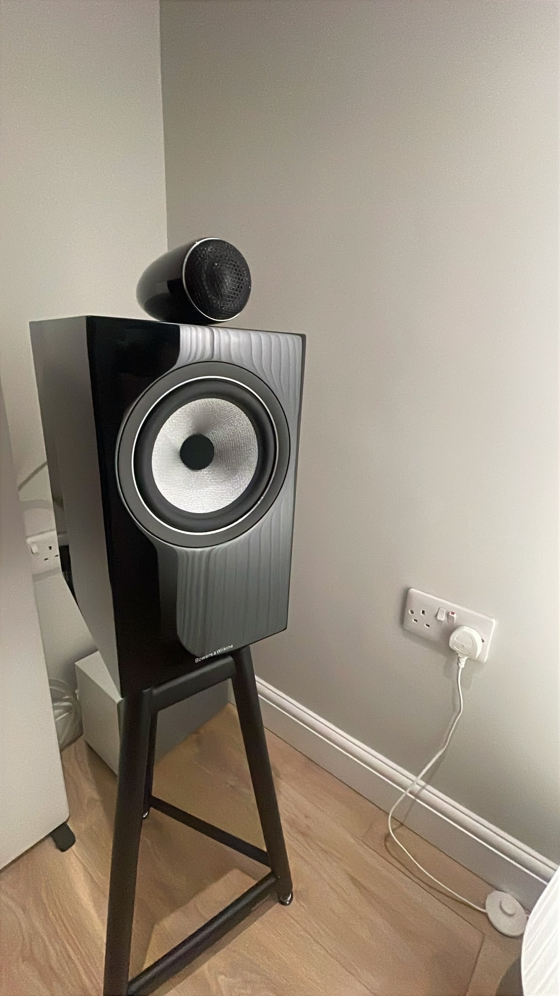 Clearance: B&W 705S2 Black Gloss Standmount Speakers
