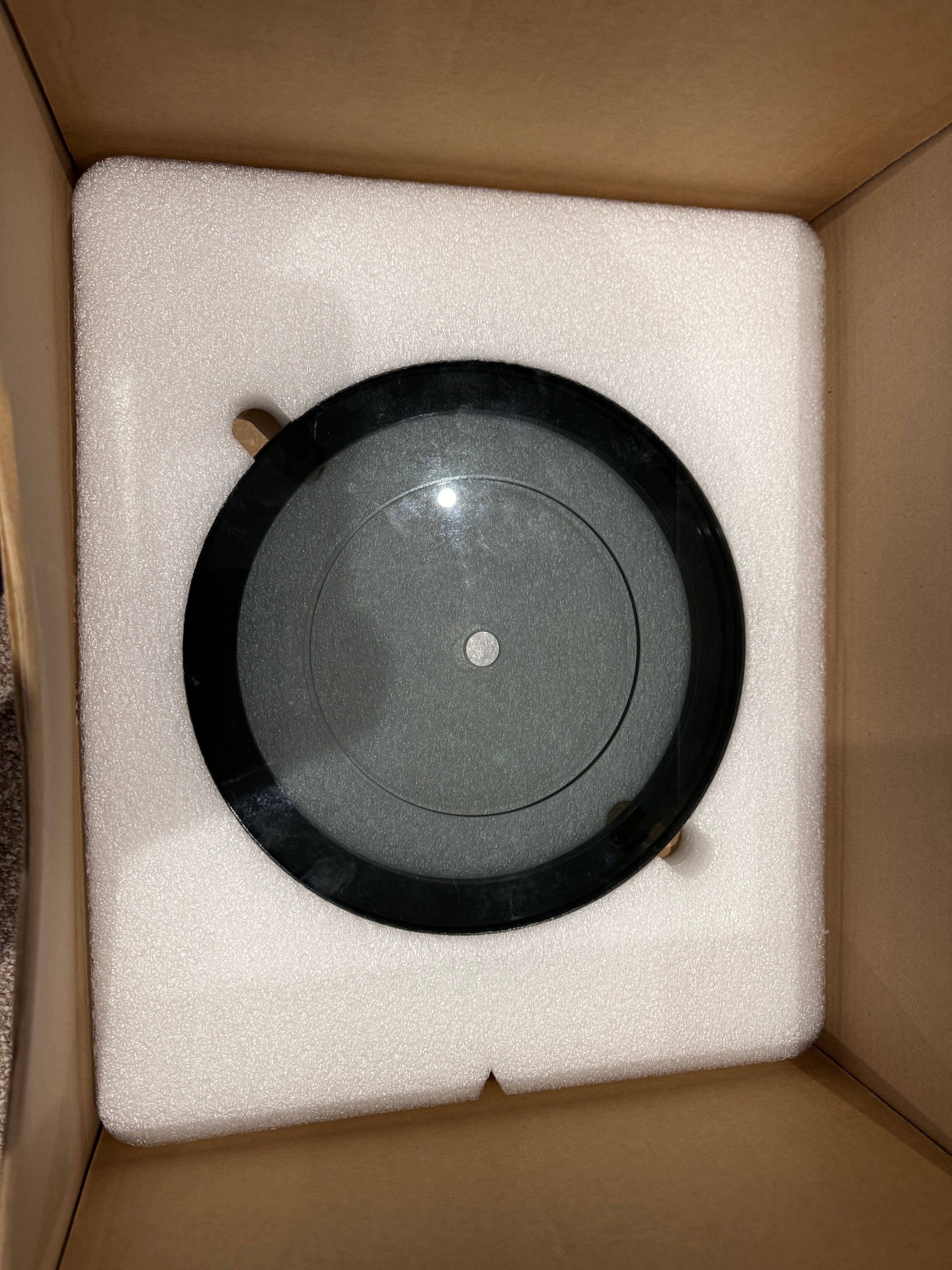 Clearance: REGA Planar 8 turntable with Neo MK2 PSU
