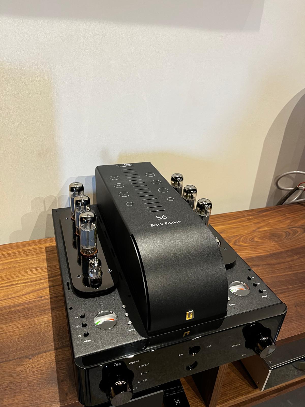 Clearance: Ex-Display Unison Research S6 Black Edition Valve Amplifier