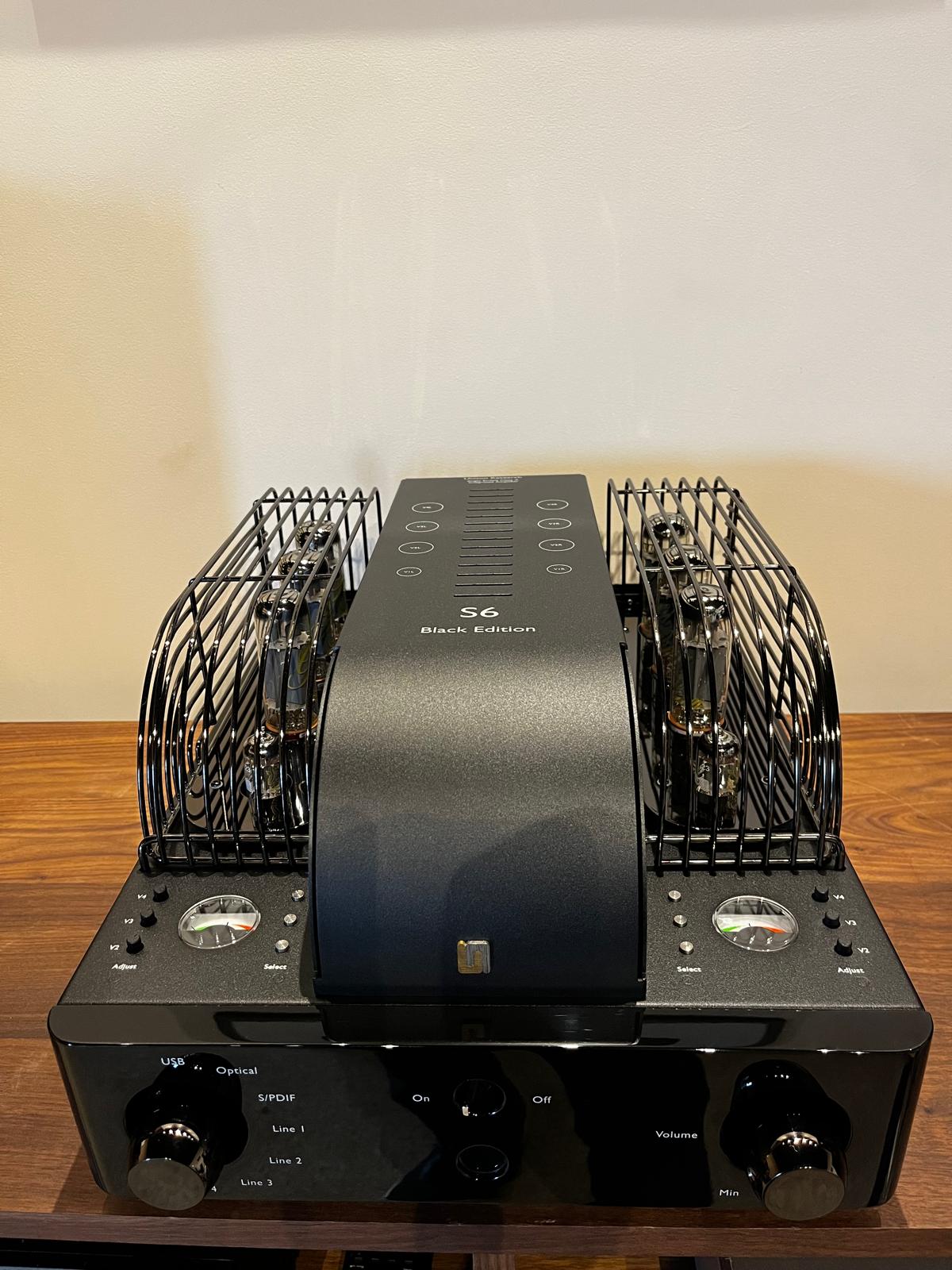 Clearance: Ex-Display Unison Research S6 Black Edition Valve Amplifier
