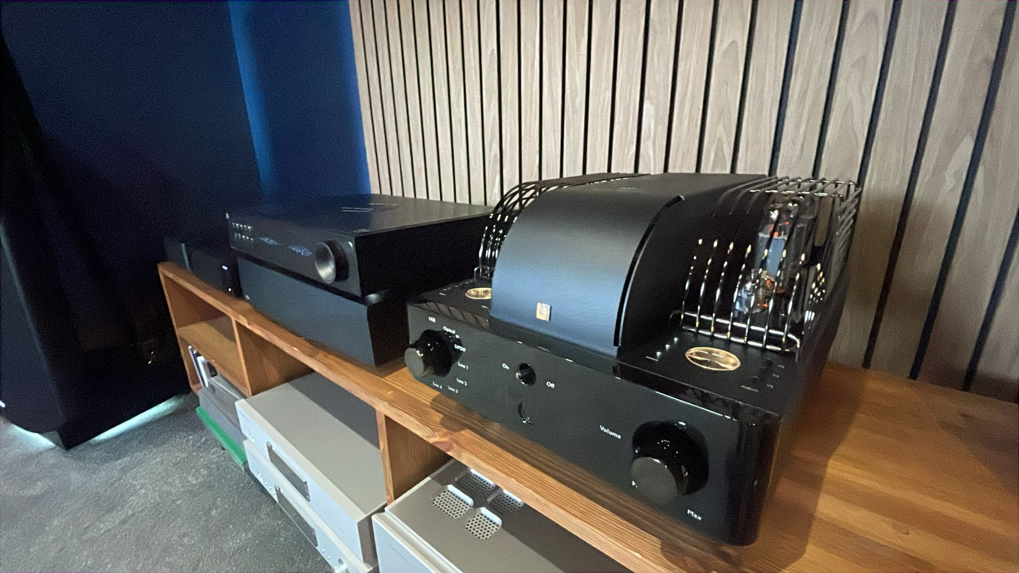 Clearance: Ex-Display Unison Research S6 Black Edition Valve Amplifier