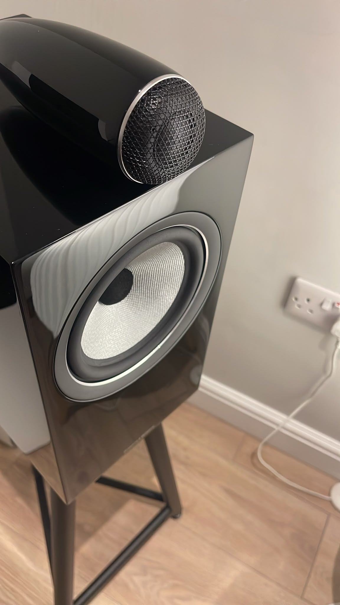 Clearance: B&W 705S2 Black Gloss Standmount Speakers