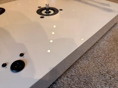 Clearance: Ex-Display Pro-Ject Audio X8 turntable with Ortofon Quintet Blue Cartridge (White)