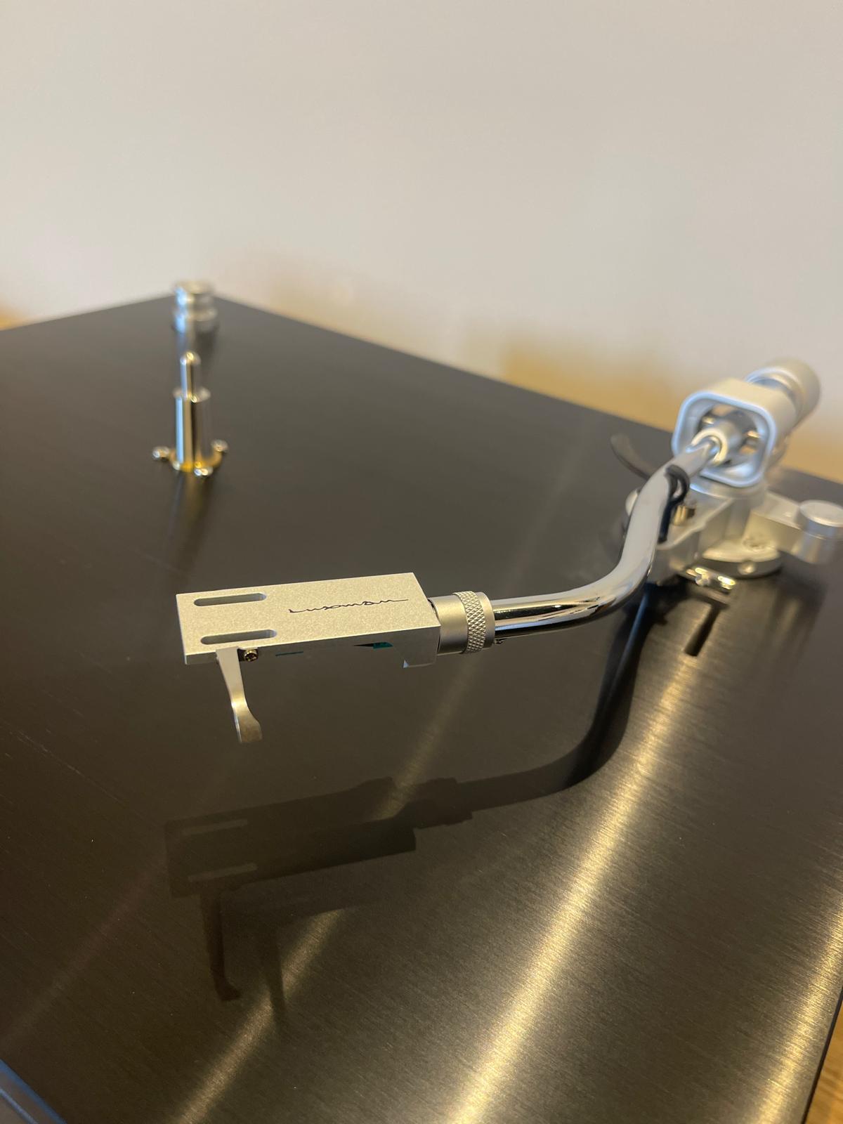 Clearance: Customer Return Luxman PD-151 MKII Turntable (Gloss Black)