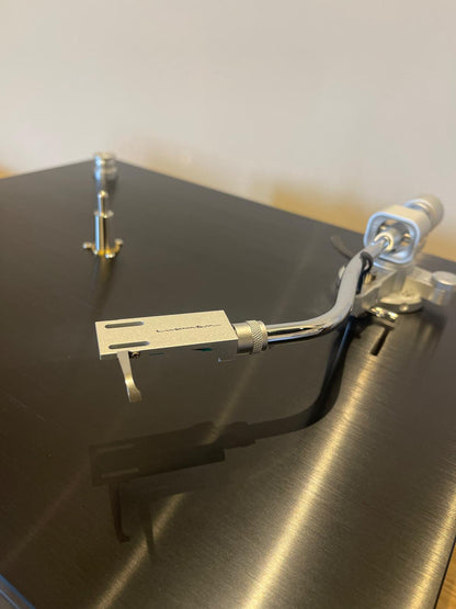 Clearance: Customer Return Luxman PD-151 MKII Turntable (Gloss Black)