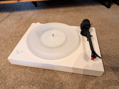 Clearance: Ex-Display Pro-Ject Audio X2 B turntable with Ortofon Quintet Red Cartridge (White)