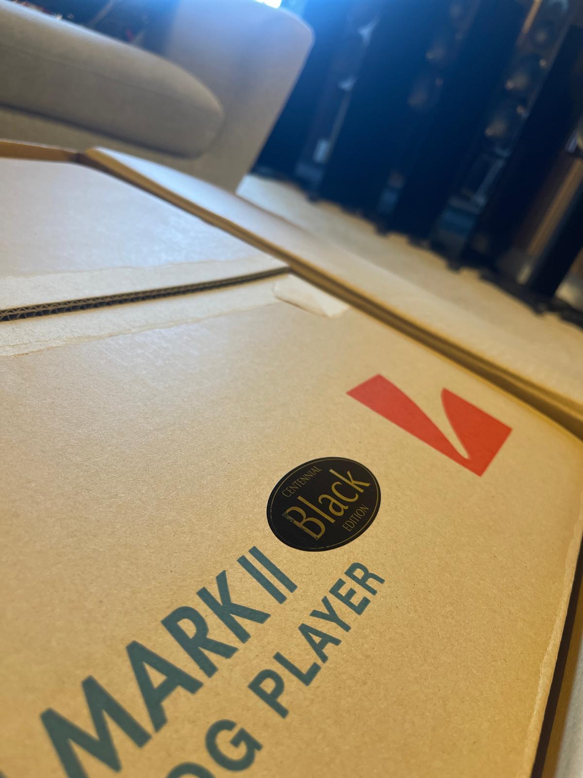 Clearance: Customer Return Luxman PD-151 MKII Turntable (Gloss Black)