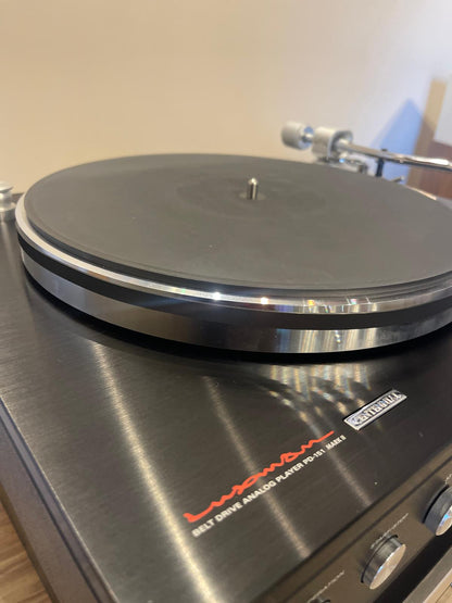 Clearance: Customer Return Luxman PD-151 MKII Turntable (Gloss Black)