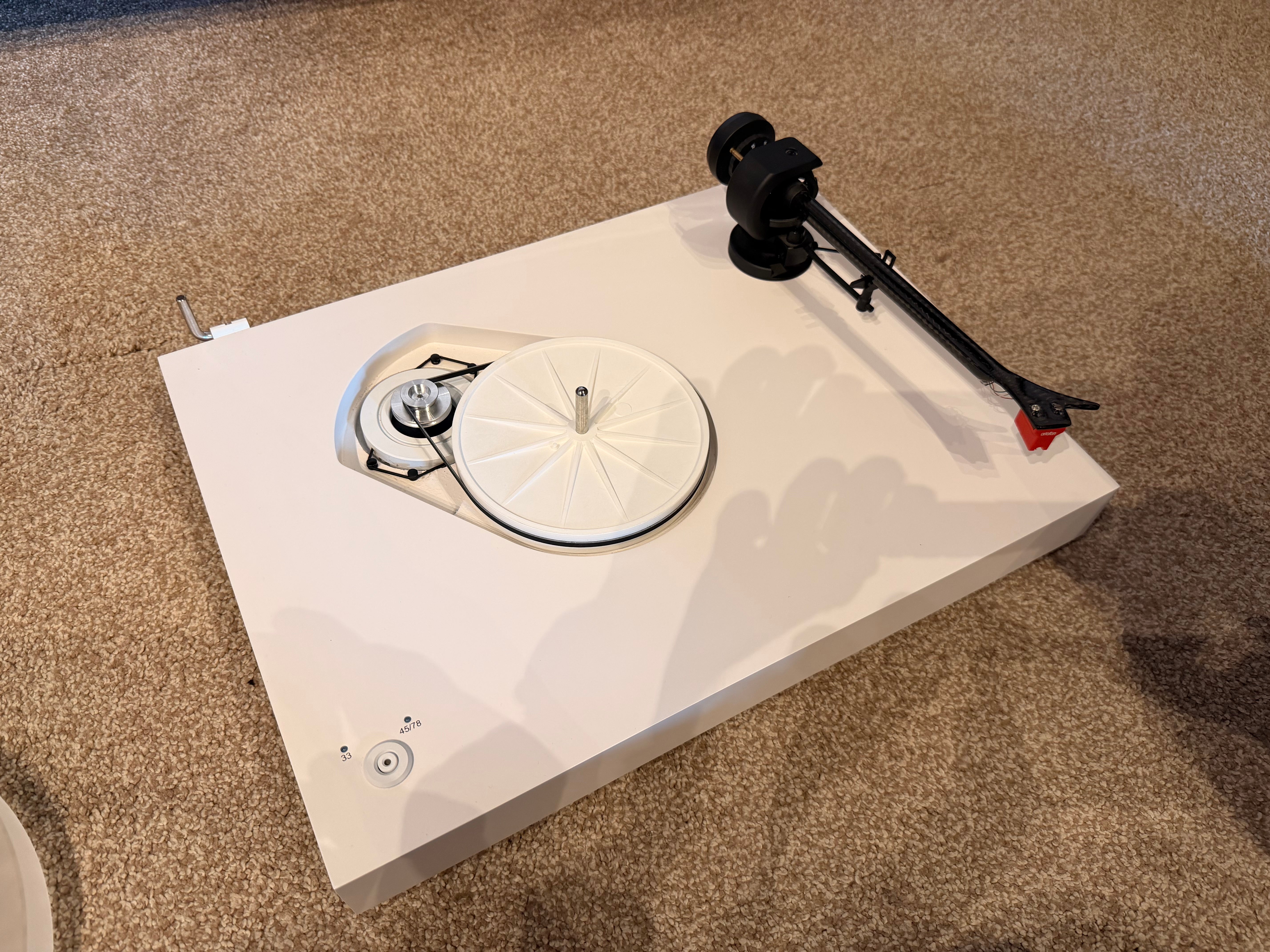 Clearance: Ex-Display Pro-Ject Audio X2 B turntable with Ortofon Quintet Red Cartridge (White)