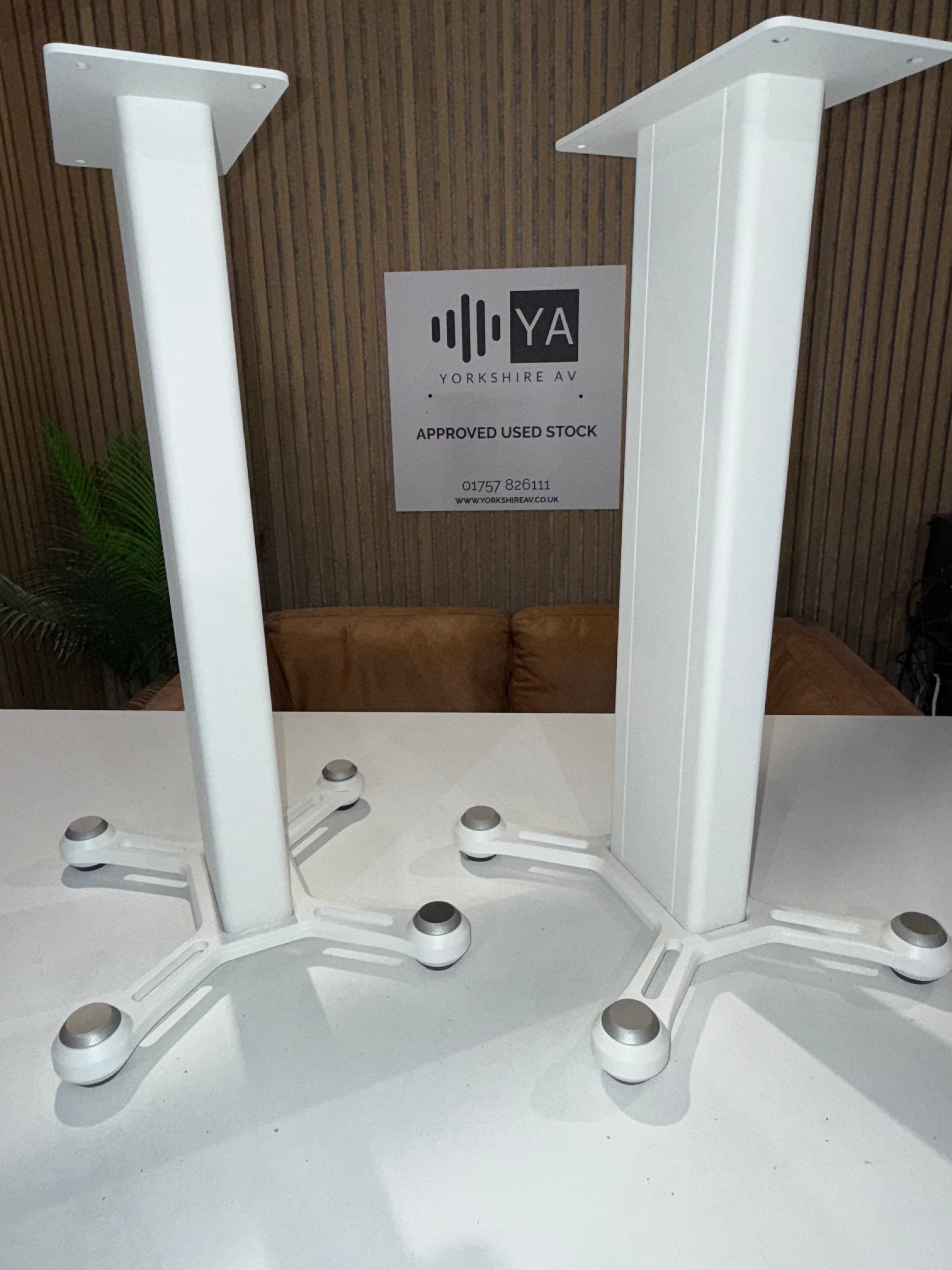 Clearance: Part-Exchange Monitor Audio Gold 100 5G with stands (white)