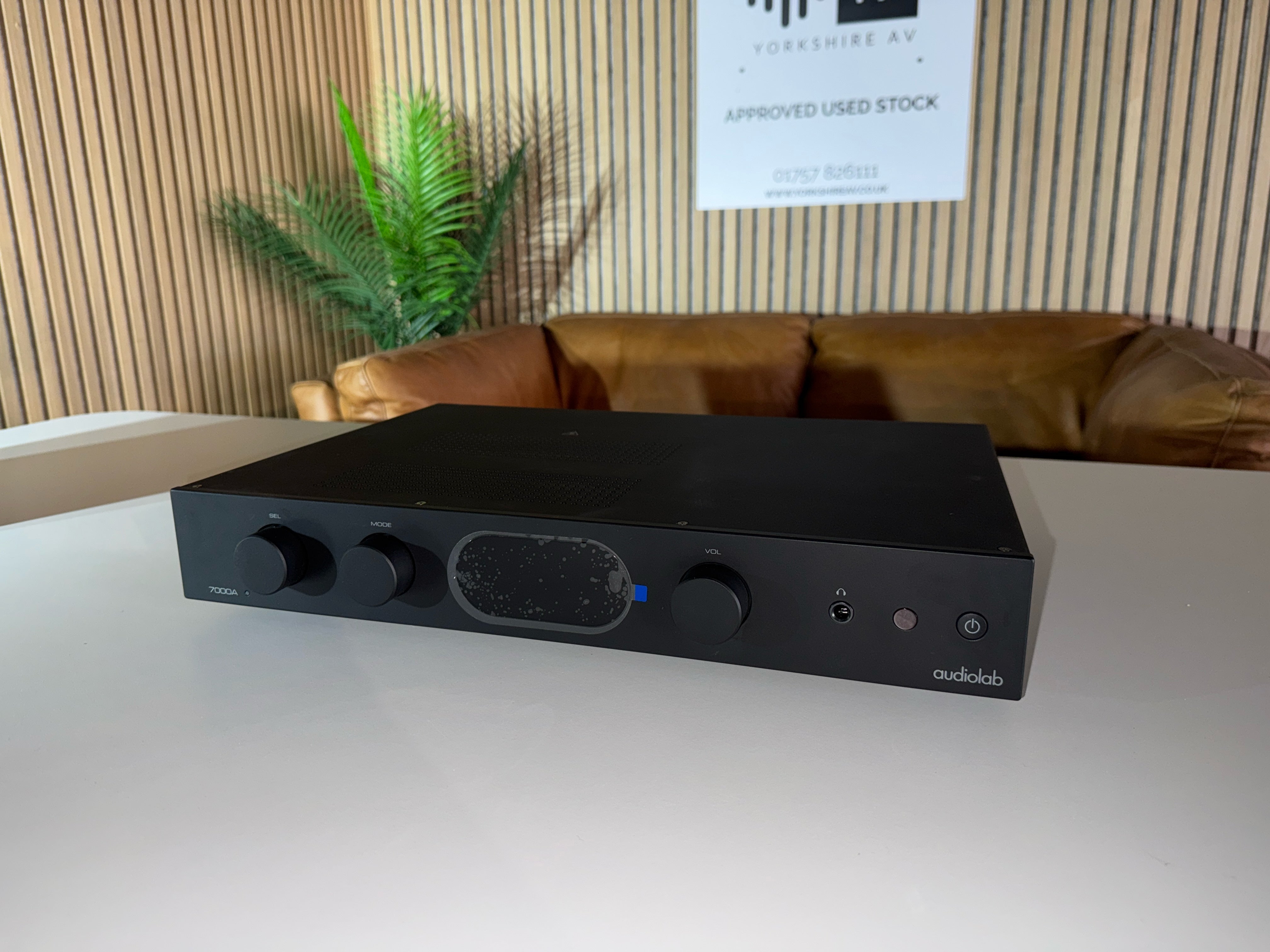 Clearance: AudioLab 7000A Integrated Amplifier (black)