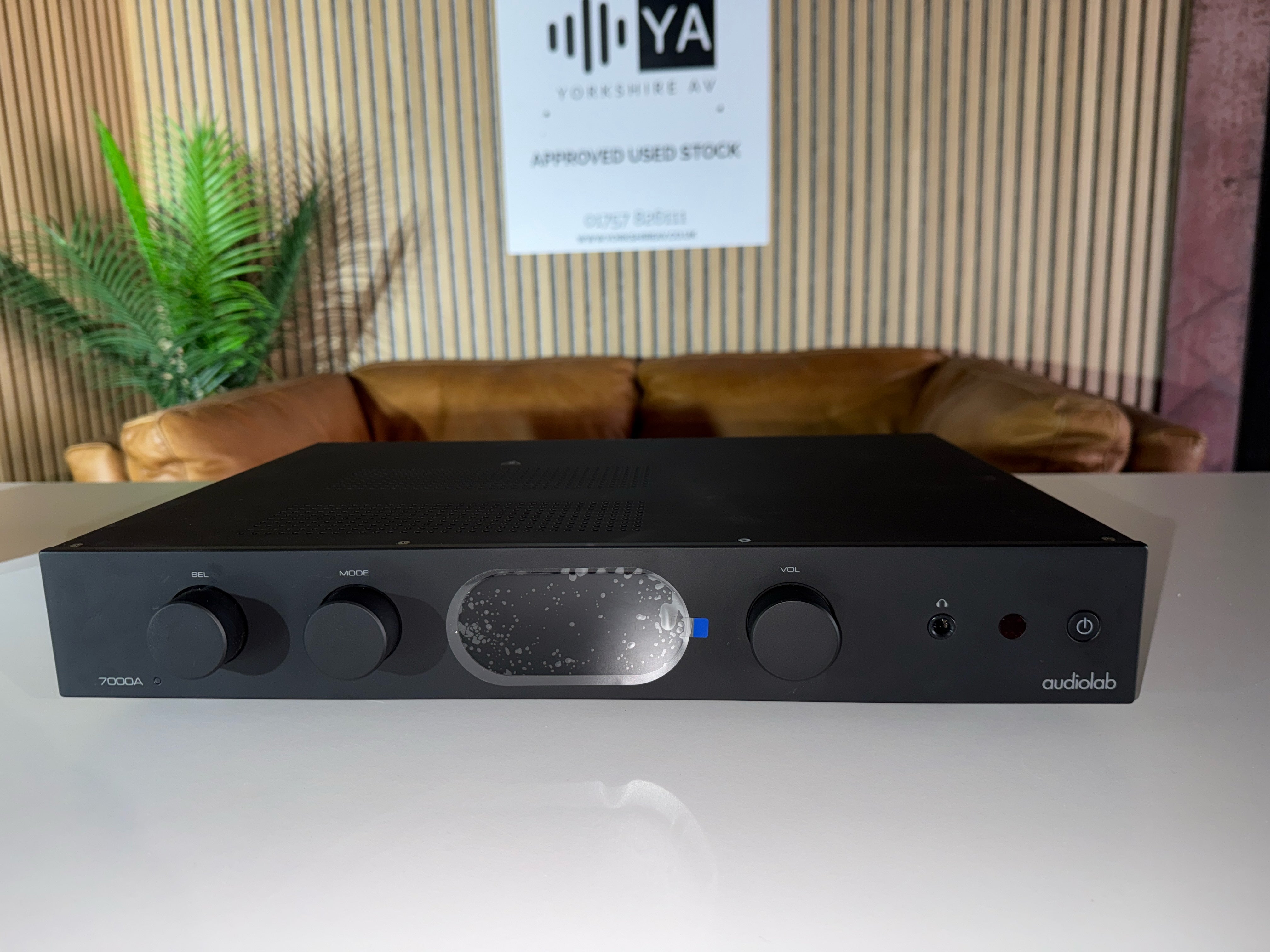 Clearance: AudioLab 7000A Integrated Amplifier (black)