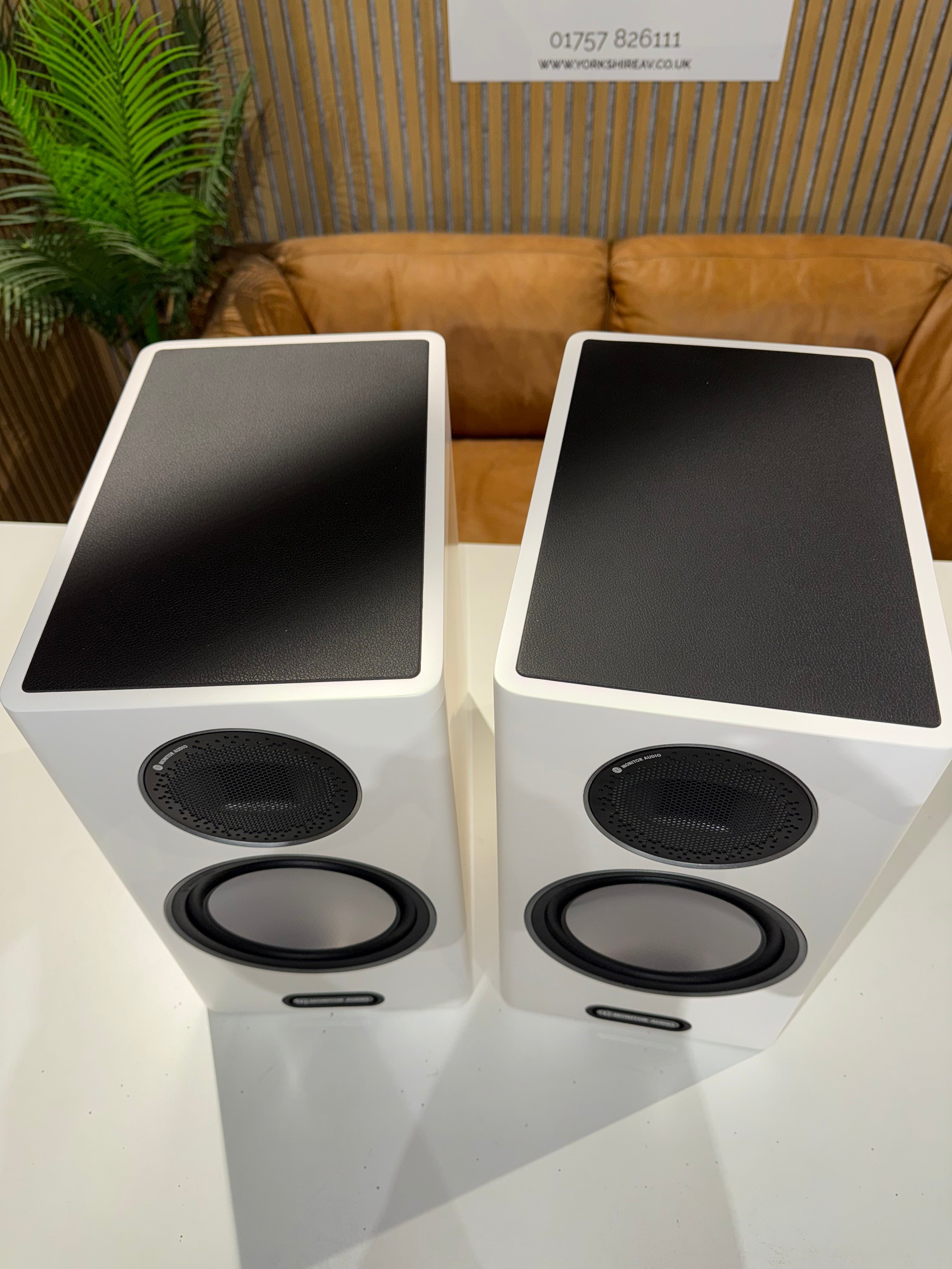 Clearance: Part-Exchange Monitor Audio Gold 100 5G with stands (white)