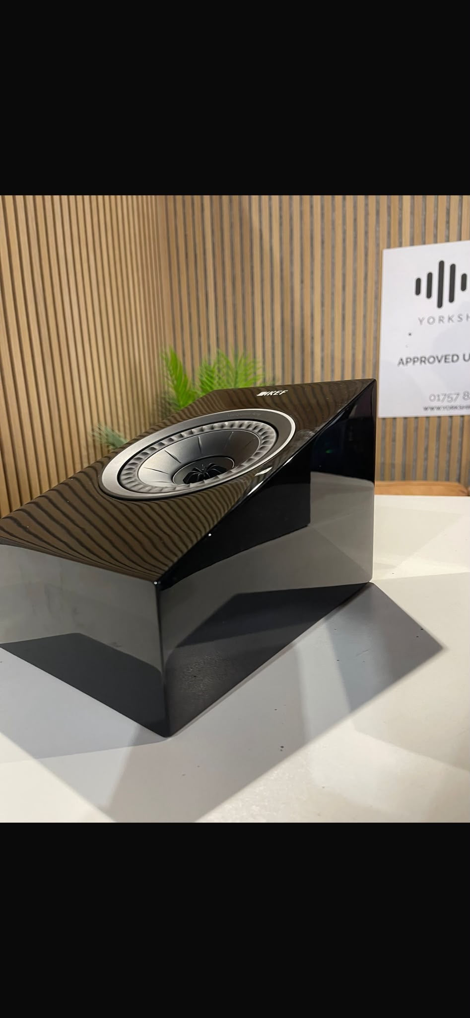 Clearance: Part-Exchange KEF META R8 ATMOS Speakers (Gloss Black)