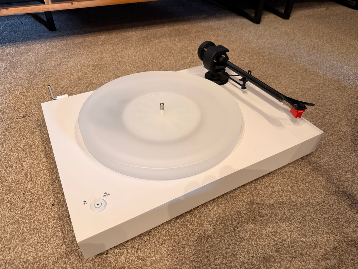 Clearance: Ex-Display Pro-Ject Audio X2 B turntable with Ortofon Quintet Red Cartridge (White)