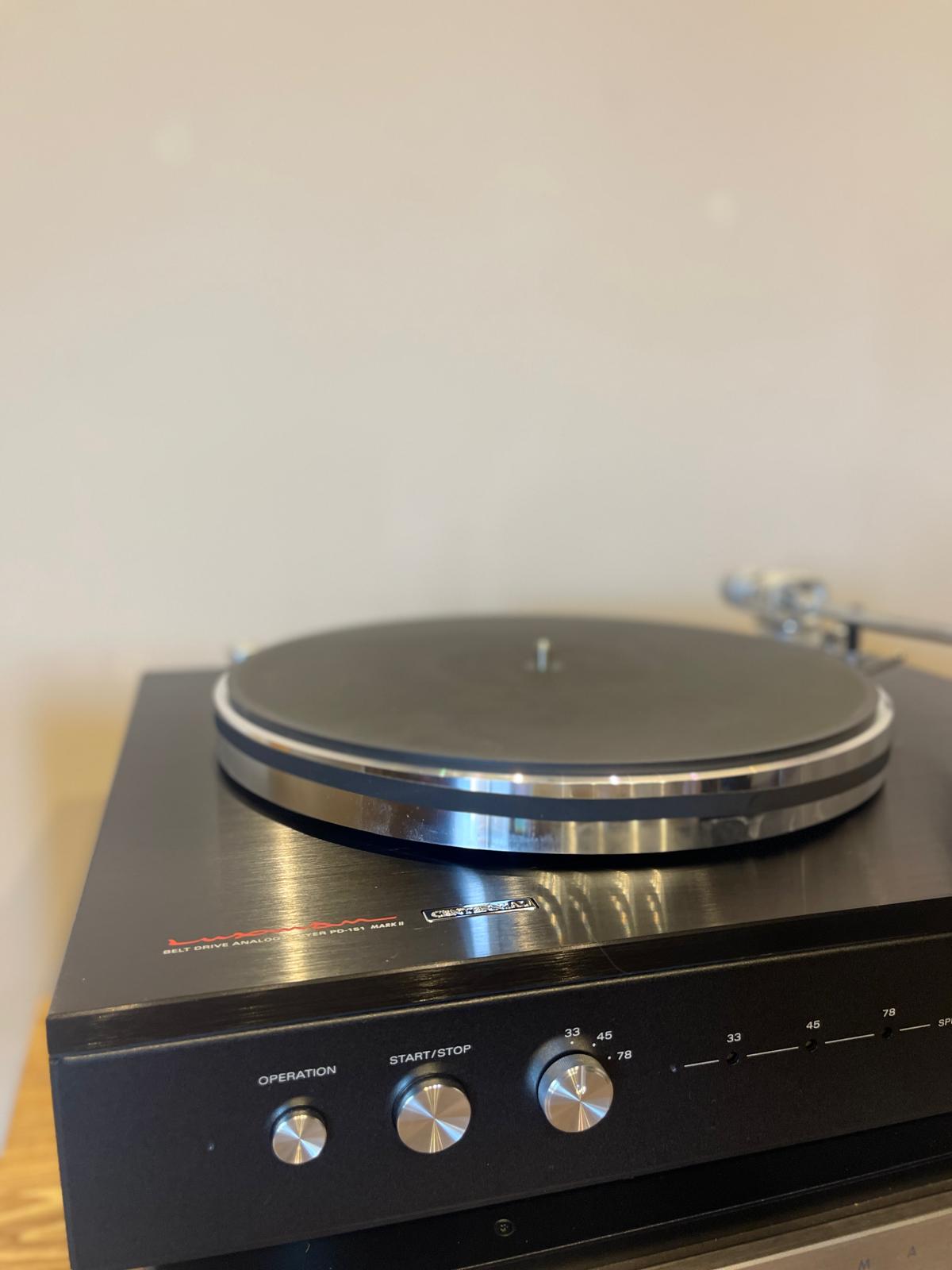 Clearance: Customer Return Luxman PD-151 MKII Turntable (Gloss Black)