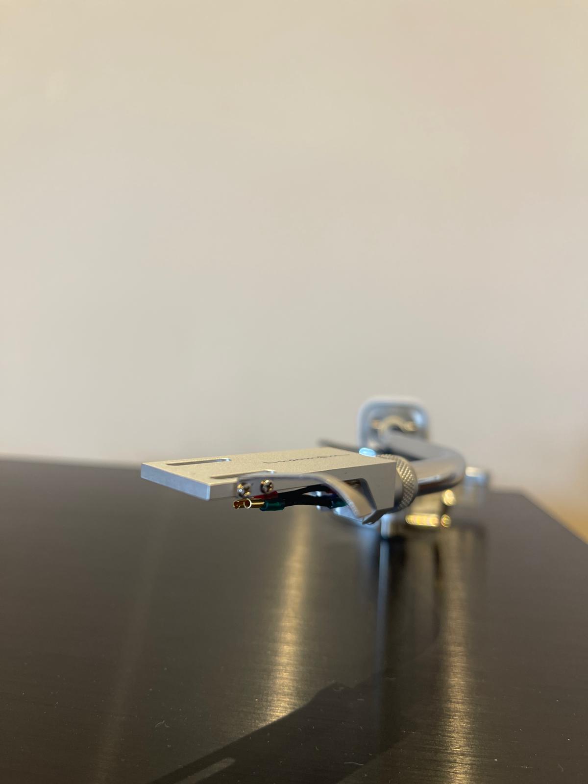 Clearance: Customer Return Luxman PD-151 MKII Turntable (Gloss Black)