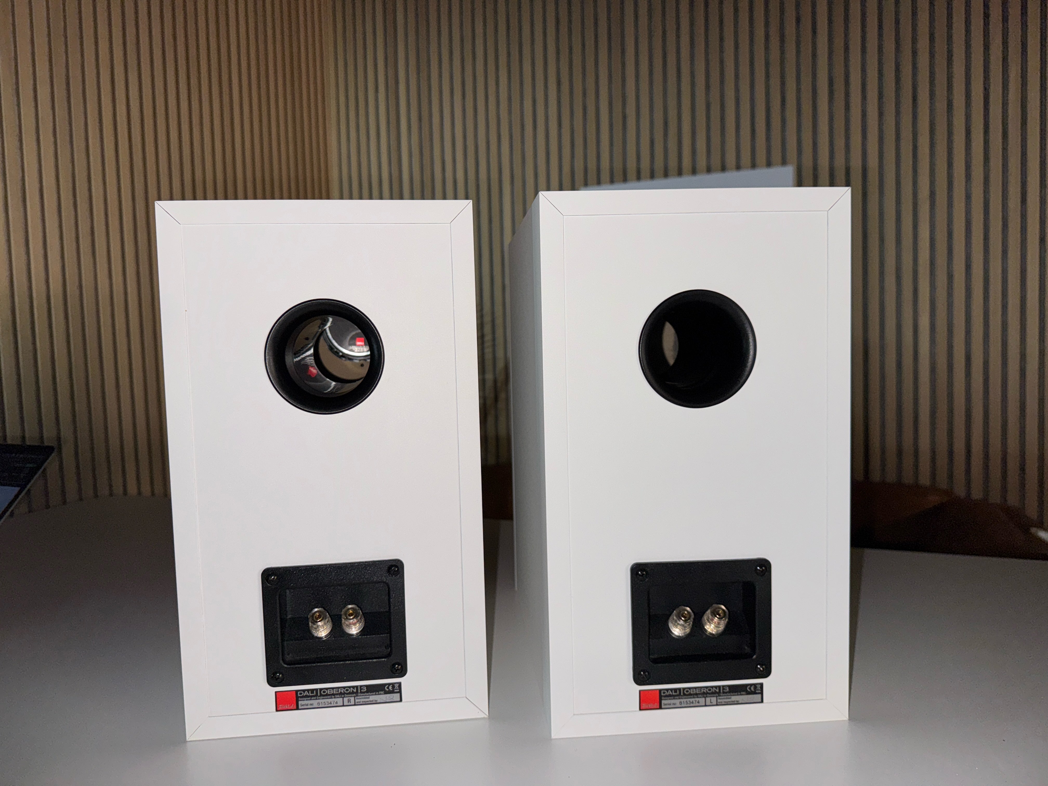 Clearance: DALI OBERON 3 Bookshelf Speakers (White)