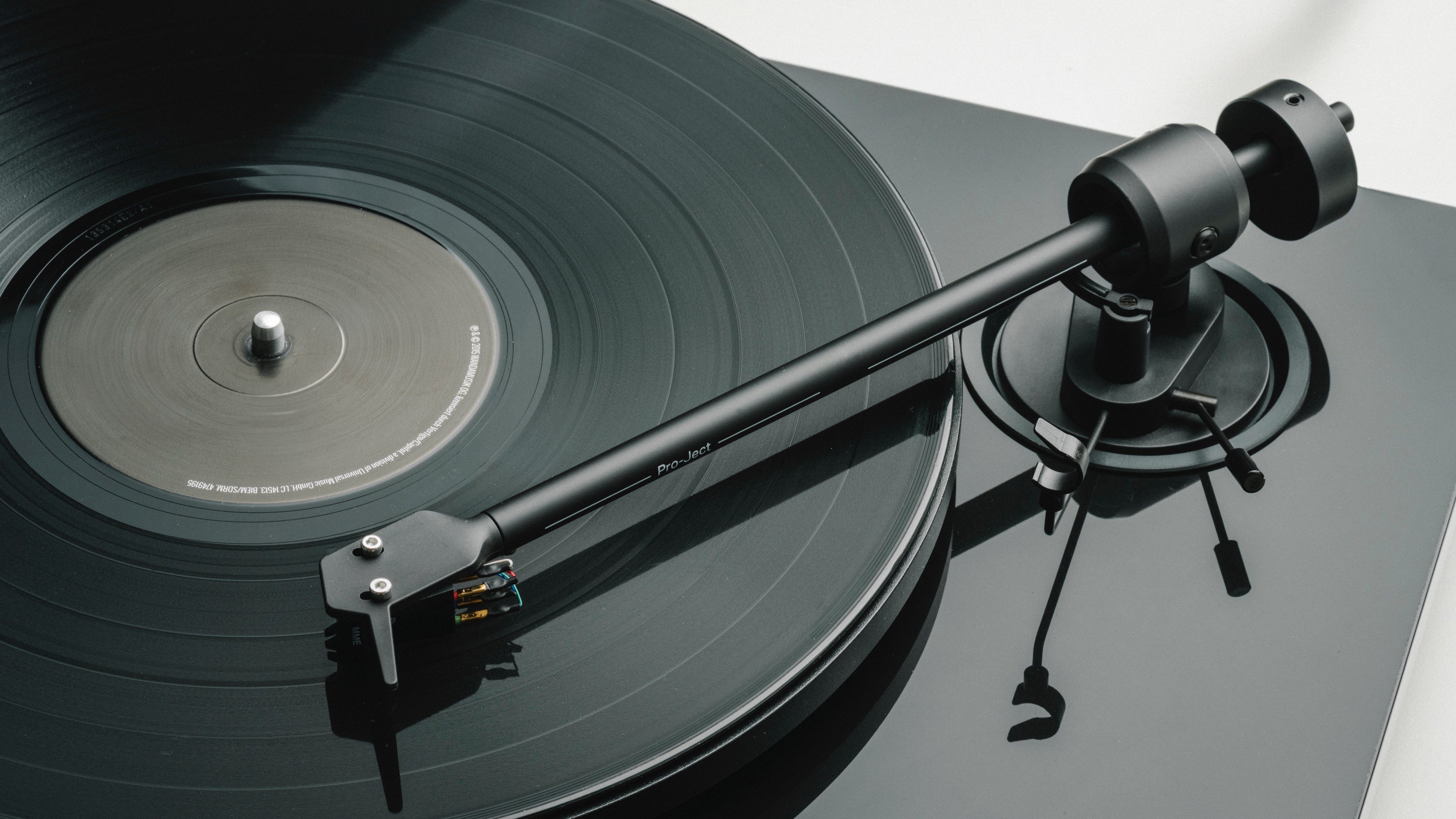 Pro-Ject Primary E1.2 turntable