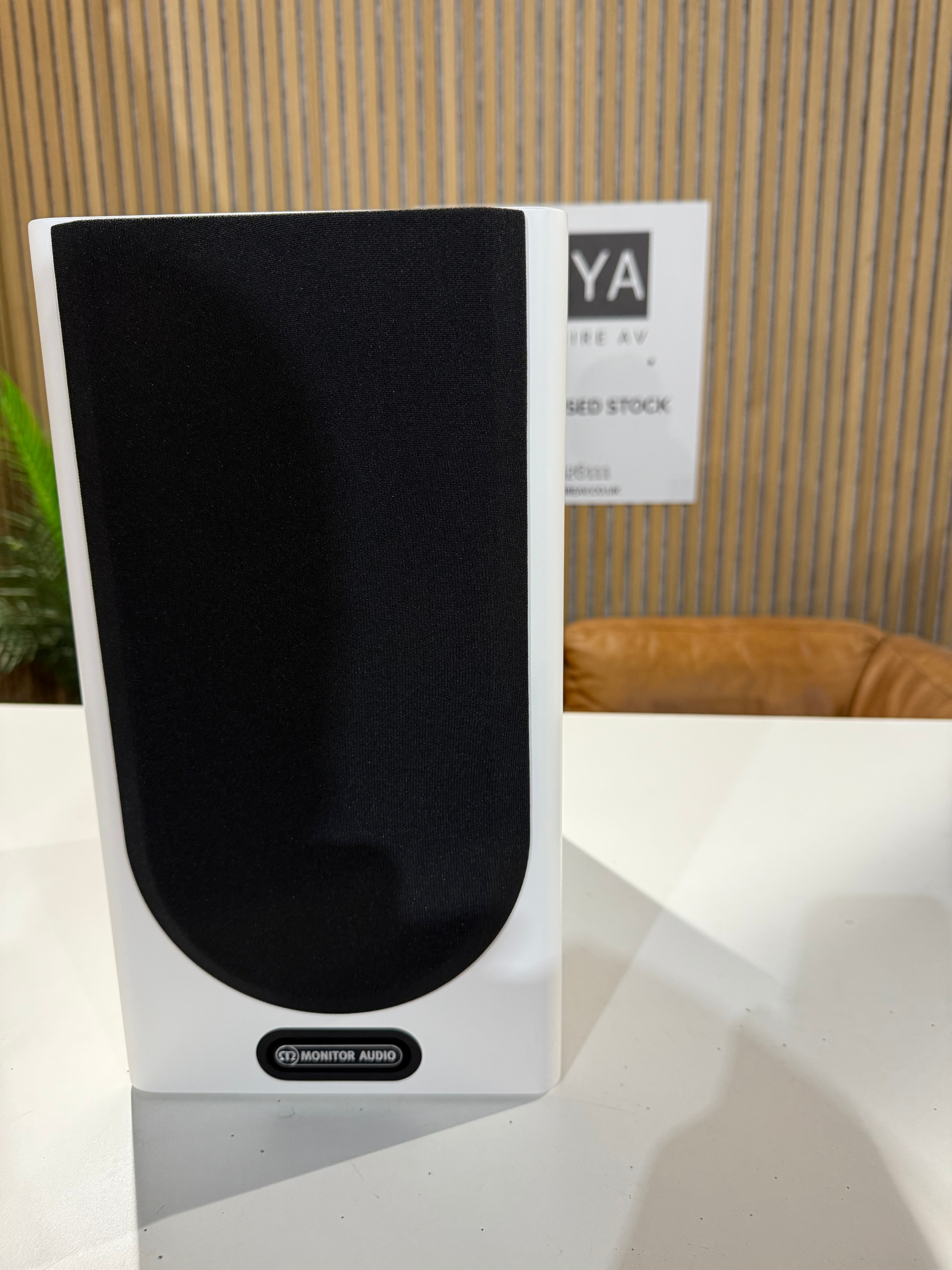 Clearance: Part-Exchange Monitor Audio Gold 100 5G with stands (white)