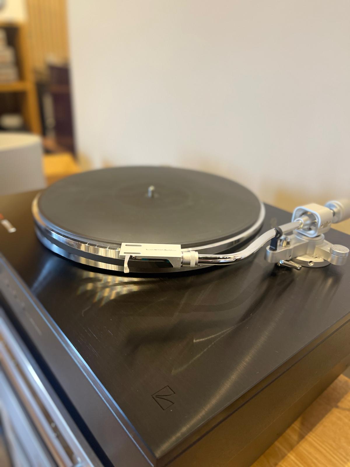 Clearance: Customer Return Luxman PD-151 MKII Turntable (Gloss Black)