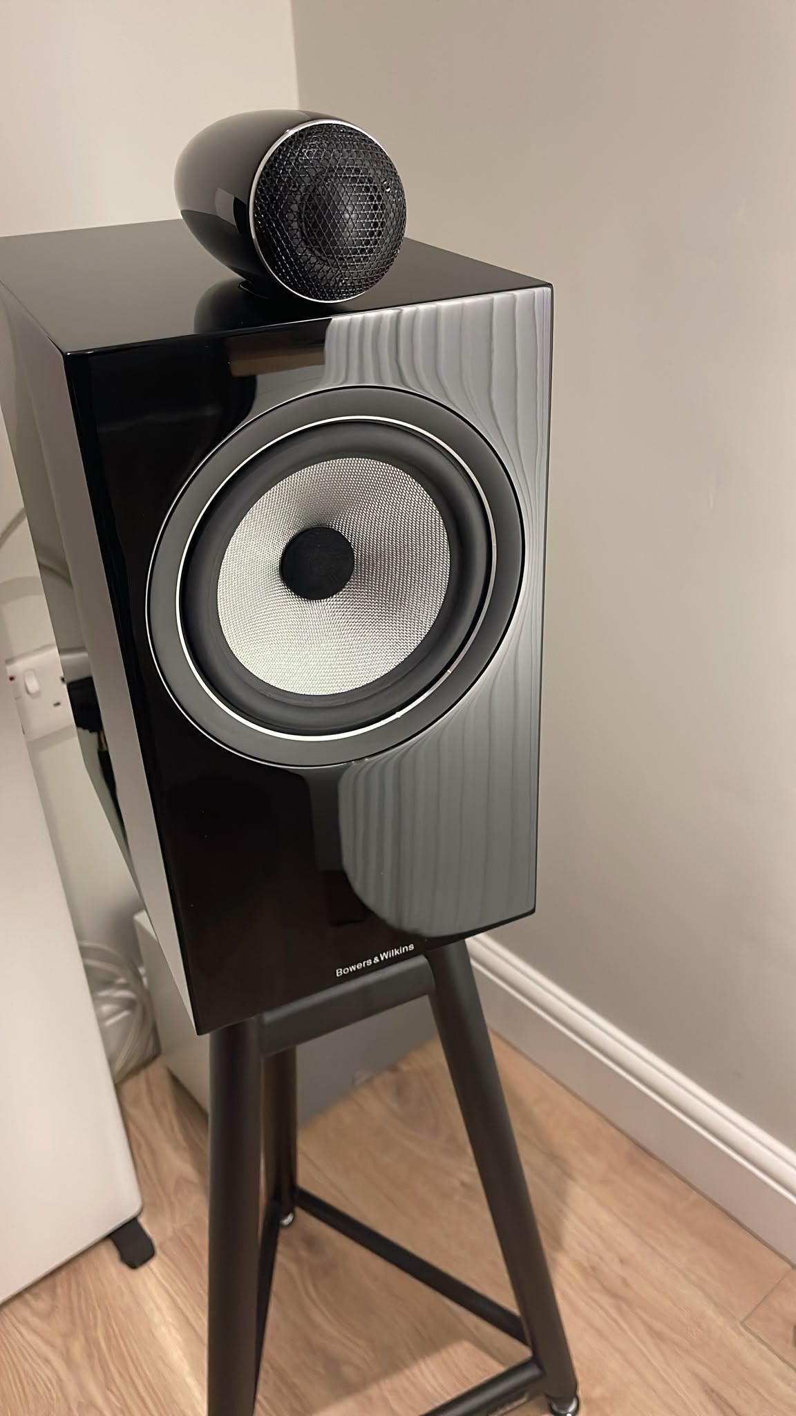 Clearance: B&W 705S2 Black Gloss Standmount Speakers