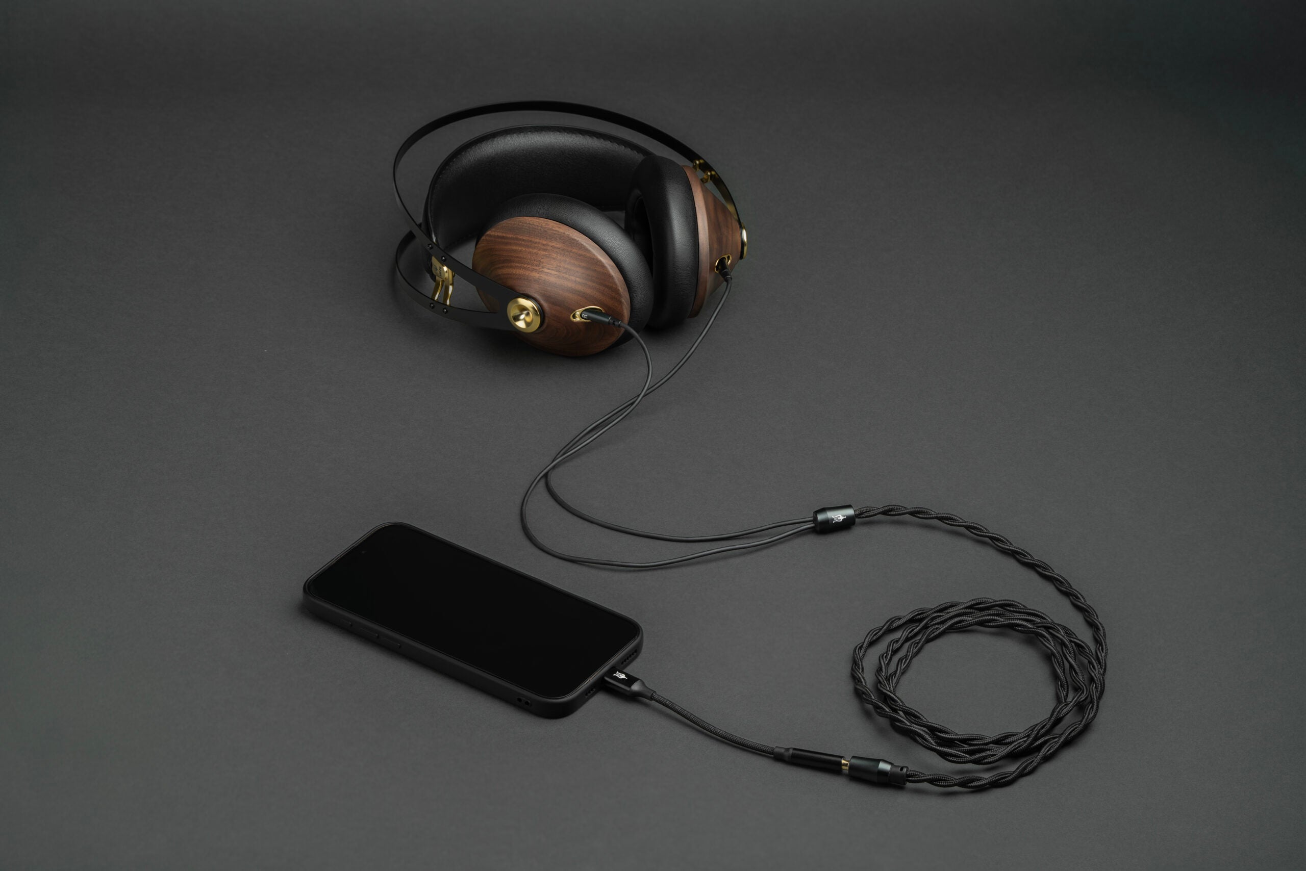 MEZE 99 Classic V2 Closed Back Headphone - Walnut & Gold