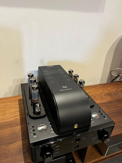 Clearance: Ex-Display Unison Research S6 Black Edition Valve Amplifier