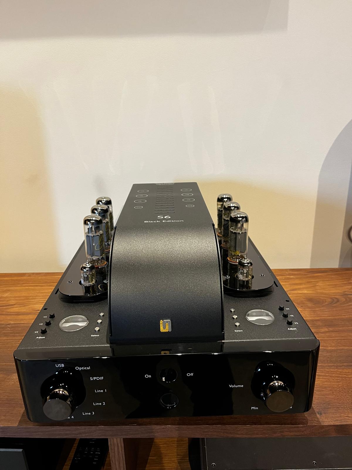 Clearance: Ex-Display Unison Research S6 Black Edition Valve Amplifier