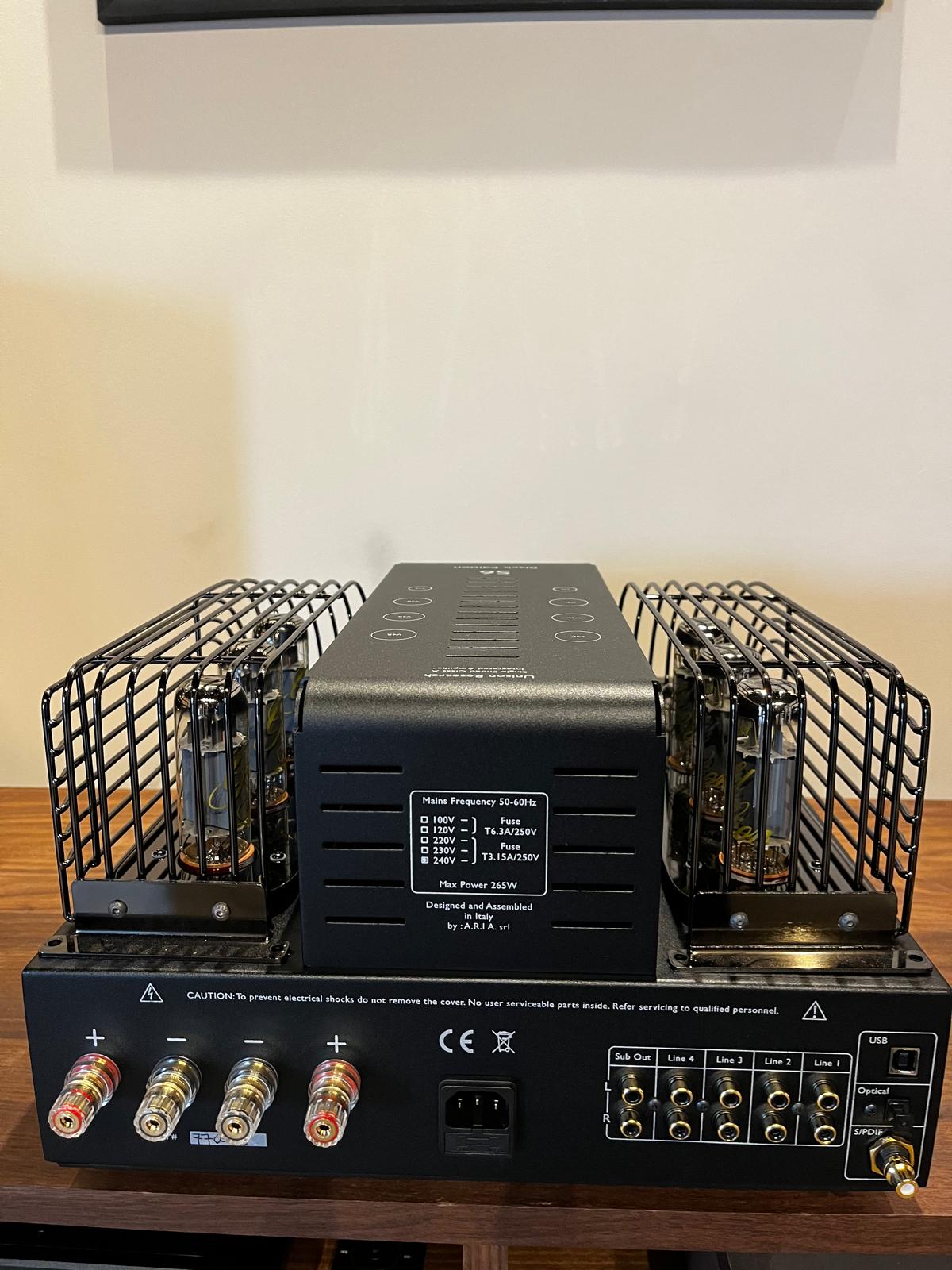 Clearance: Ex-Display Unison Research S6 Black Edition Valve Amplifier