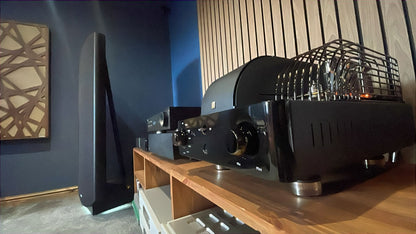 Clearance: Ex-Display Unison Research S6 Black Edition Valve Amplifier