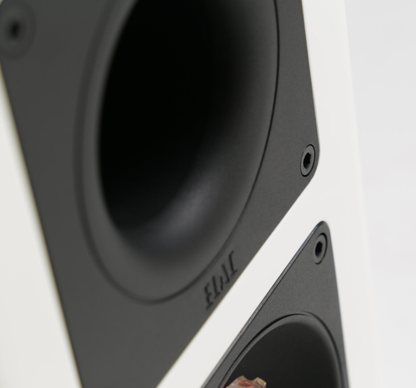 Clearance: Elac Solano Centre Speaker CC281