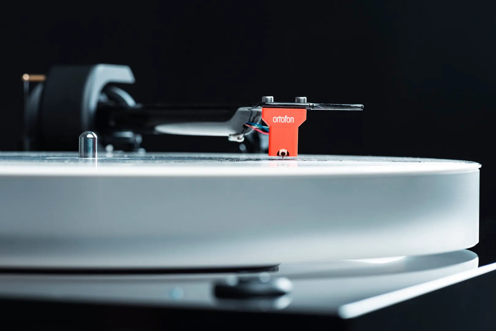 Pro-Ject Audio X2 B turntable with Ortofon Quintet Red Cartridge